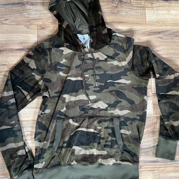 Velour Camo Sweats Set - Picture 1 of 8